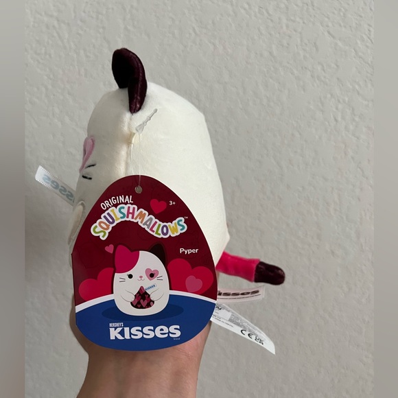 New 5” Pyper the Hershey kisses Valentine’s Day Cat Squishmallows - Picture 2 of 3